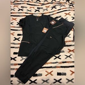 Cherokee Contemporary Women’s Scrub set Size L